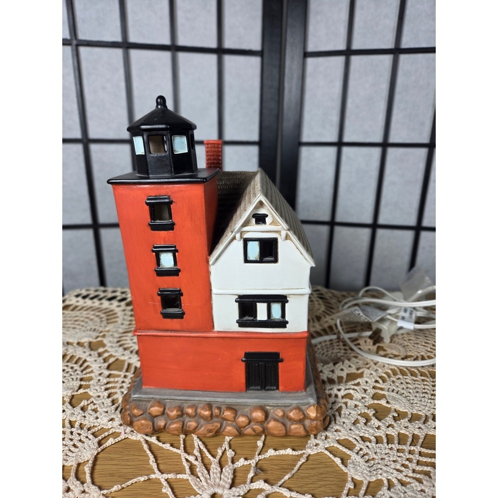 Lefton Round Island Michigan Lighthouse 1895 Figurine Lighted 10969 1996 - Picture 4 of 16